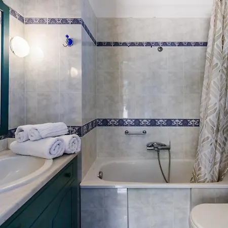 Nature Grand Estate - Spacious With Pool וילה Ditropo