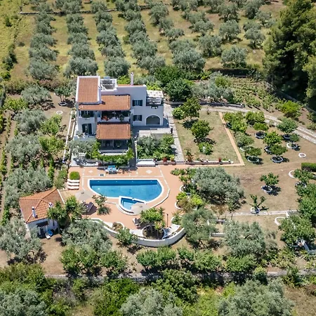 Вилла Nature Grand Estate - Spacious With Pool