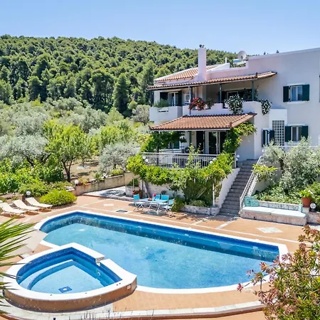 Nature Grand Estate - Spacious With Pool * Ditropo