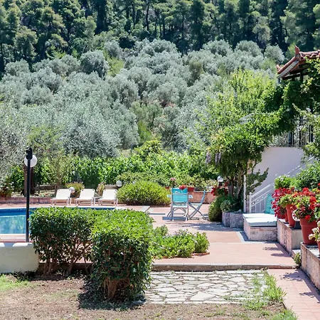 Nature Grand Estate - Spacious With Pool Ditropo