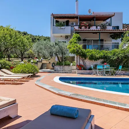 Nature Grand Estate - Spacious With Pool Вилла Ditropo