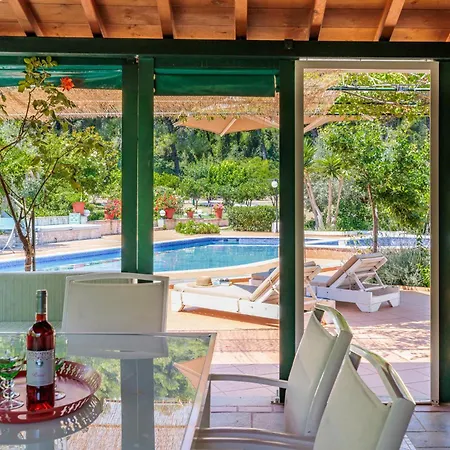 Nature Grand Estate - Spacious With Pool Ditropo